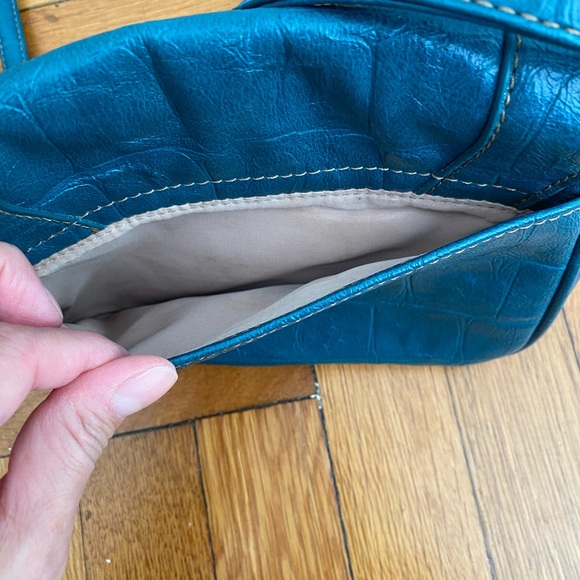 Elegant Teal Crossbody Bag - Picture 6 of 9